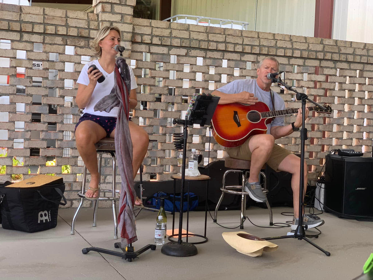 09/13 - Chad & Christy Acoustic